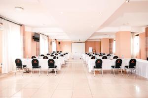 Restaurace v ubytování Eureka Place Hotel Kampala + 37 fotografií