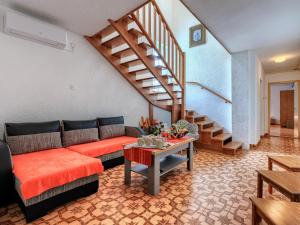 Część wypoczynkowa w obiekcie Holiday Home Jakov by Interhome