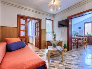 Część wypoczynkowa w obiekcie Holiday Home Jakov by Interhome