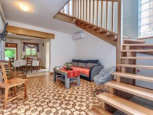 Część wypoczynkowa w obiekcie Holiday Home Jakov by Interhome