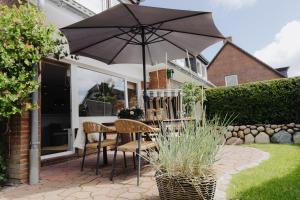 Ein Garten an der Unterkunft Seetiid