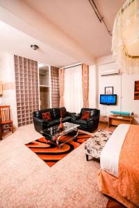 TV a/nebo společenská místnost v ubytování Eureka Place Hotel Kampala