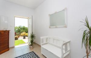 Φωτογραφία από το άλμπουμ του Stunning Apartment In Stara Baska σε Stara Baska