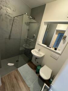 Koupelna v ubytování Smart Living Swiss + 37 fotografií