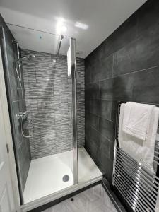 The Globe Apartments的一间浴室
