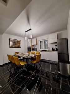 a kitchen and dining room with a table and chairs at Casa Blanca in Kastel Sucurac