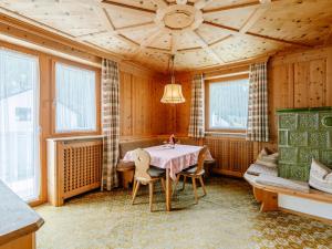 Posezení v ubytování Apartment Olympia by Interhome
