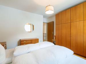 Postel nebo postele na pokoji v ubytování Apartment Olympia by Interhome
