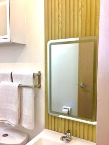 Bilik mandi di Rendez-vous 2BR Condo Unit at SMDC Cheer