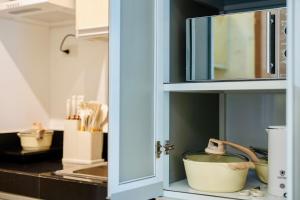 Dapur atau dapur kecil di Rendez-vous 2BR Condo Unit at SMDC Cheer