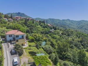 Castiglione ChiavareseにあるVilla Antica Torre by Interhomeの山上家屋上空