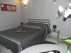 Postel nebo postele na pokoji v ubytování Les Charmilles