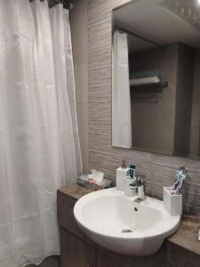 Kopalnica v nastanitvi Jupiter Saadiyat Beach New York Abu Dhabi university Studio Apartment