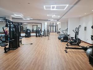 Fitnes oz. oprema za telovadbo v nastanitvi Jupiter Saadiyat Beach New York Abu Dhabi university Studio Apartment