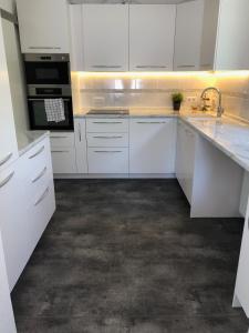 Afbeelding uit fotogalerij van Einfamilienhaus am Wald mit umfangreichem Wellnessangebot in Neustadt am Rübenberge