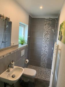 Afbeelding uit fotogalerij van Einfamilienhaus am Wald mit umfangreichem Wellnessangebot in Neustadt am Rübenberge +7 foto's