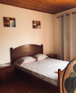 Postel nebo postele na pokoji v ubytování Muralha Rooms