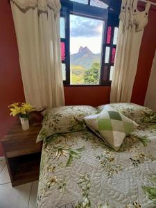 Postel nebo postele na pokoji v ubytování Chalés M pedra selada