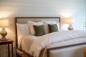 Кровать или кровати в номере The Greystone Inn