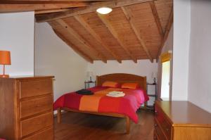 Giường trong phòng chung tại Casa-Agave-Quinta-da-Encavalada-relaxing-holiday-house-with-beautiful-view-and-swimmingpool