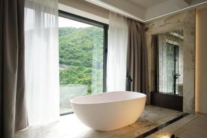 Gallery image of Mounthree in Pʼambak