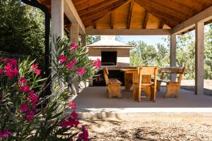 Vonkajšia záhrada v ubytovaní Villa Matko - family destination