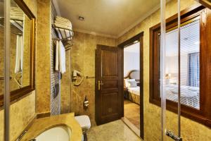 A bathroom at The Central Hotel