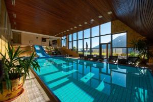 Nespecifikovaný výhled na hory nebo výhled na hory při pohledu z hotelu