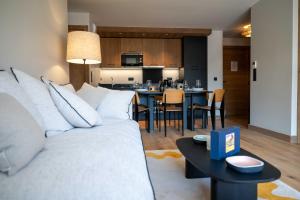 Køkken eller tekøkken på 2 bedroom apartment with terrace, pool, parking