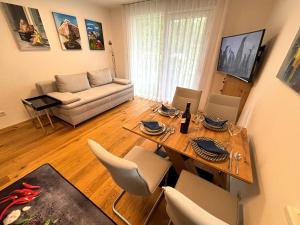 TV a/nebo společenská místnost v ubytování Josi Thaller Das Ferienapartment in Fürstenfeld