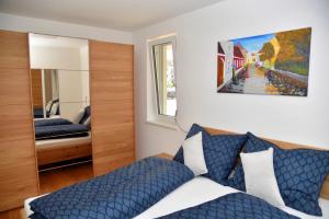 Postel nebo postele na pokoji v ubytování Josi Thaller Das Ferienapartment in Fürstenfeld