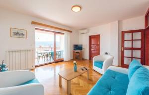 TV a/nebo společenská místnost v ubytování Ferienwohnung für 8 Personen ca 120 qm in Rabac, Istrien Bucht von Rabac