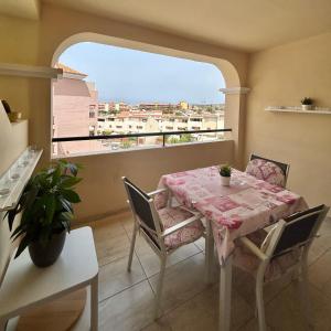 Zdjęcie z galerii obiektu Beautiful Sea View Apt In Castle Harbour C002 w mieście Los Cristianos