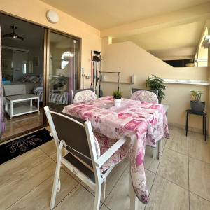 Zdjęcie z galerii obiektu Beautiful Sea View Apt In Castle Harbour C002 w mieście Los Cristianos