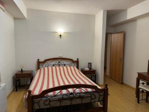 Ένα ή περισσότερα κρεβάτια σε δωμάτιο στο 1 bedroom apartment in the heart of the center