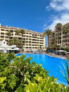 Zdjęcie z galerii obiektu Beautiful Sea View Apt In Castle Harbour C002 w mieście Los Cristianos