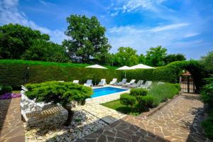 Πισίνα στο ή κοντά στο Apartments Antonac