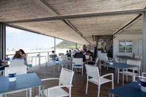 A restaurant or other place to eat at Perdepera Resort
