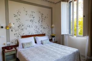 A bed or beds in a room at Hotel Villa Tiziana