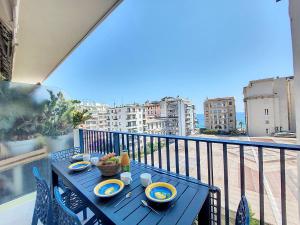 Nestor&Jeeves - BLEU AZUR VUE MER - Central - Very close sea