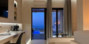 Kuchyň nebo kuchyňský kout v ubytování Salida Del Sol Santorini + 17 fotografií