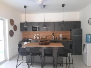 Φωτογραφία από το άλμπουμ του Villa Sleeps 8 with Private Pool σε Sosúa