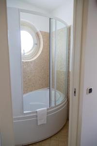 A bathroom at Hotel Villa Tiziana