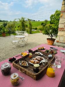 a picnic table with food on top of a table at B&B Tenuta il Galletto in Casale Monferrato