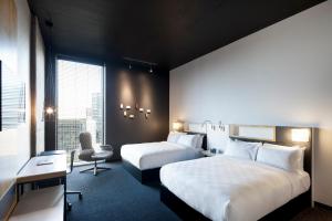 Postel nebo postele na pokoji v ubytování Alt Hotel Winnipeg + 37 fotografií