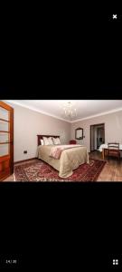 Ένα ή περισσότερα κρεβάτια σε δωμάτιο στο Andhra Guest House