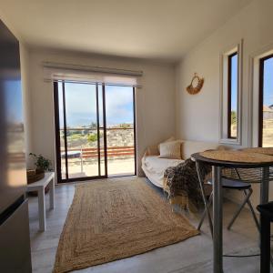 a living room with a couch and a table at Casa AltaVista Guanaqueros in Guanaqueros