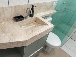 Phòng tắm tại Apt confortável a 350 metros do mar HA0964 +16 ảnh