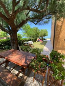 a picnic table and chairs next to a tree at Appartamento al mare - Marotta in Marotta