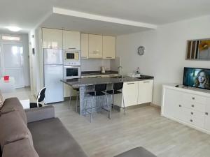 Η κουζίνα ή μικρή κουζίνα στο COMFORTABLE APARTMENT ON THE 1st SEA LINE IN THE SOUTH OF TENERIFE